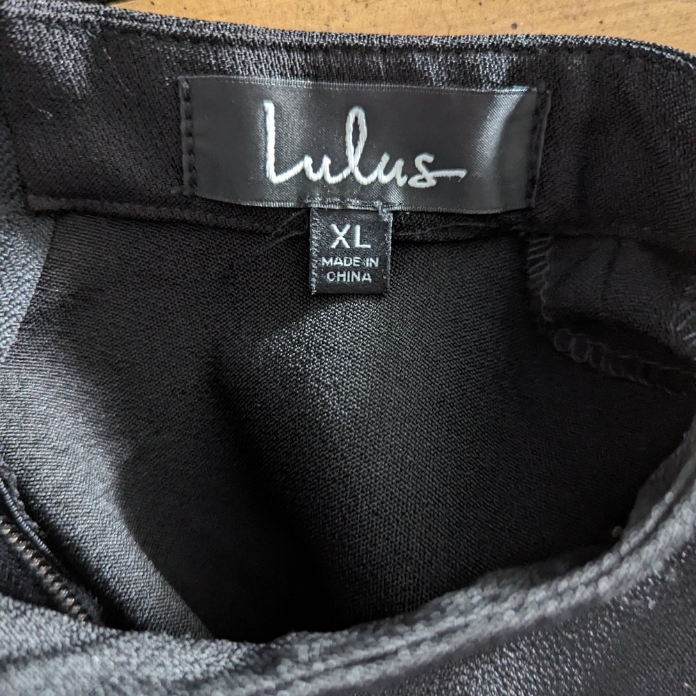 Lulu's cropped blouse - Picture 3 of 3